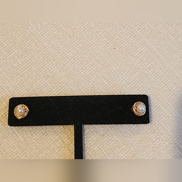 Jewelry - Genuine pearl and 14k stud earrings